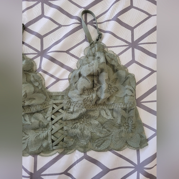 Lace Bralette - Picture 7 of 9